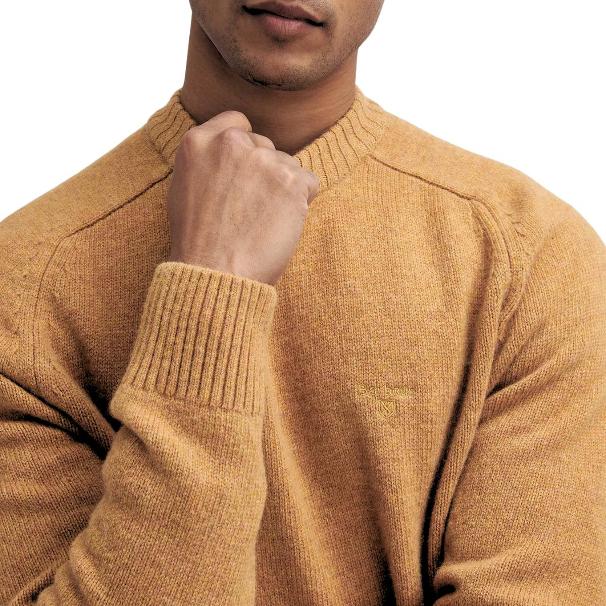 Barbour Grangetown Merino Crew Neck Pullover in Harvest Gold, gefertigt aus erstklassiger Wolle.