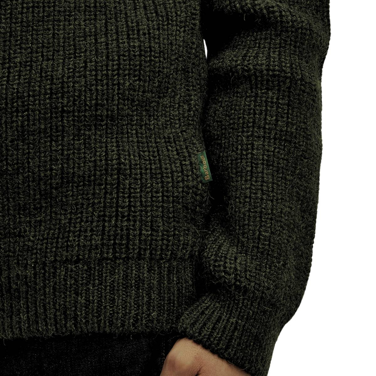 Barbour New Tyne Half Zip Knitted Jumper Olive, ein Pullover aus hochwertiger Lammwolle.