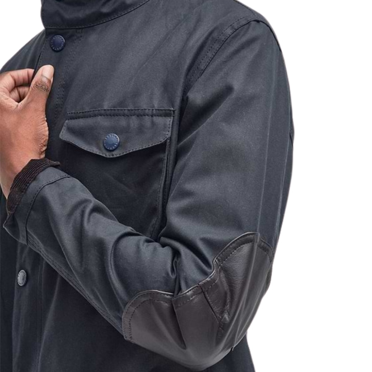 Barbour Ogston Wax Jacket Navy, die modernes Design mit britischer Tradition verbindet.