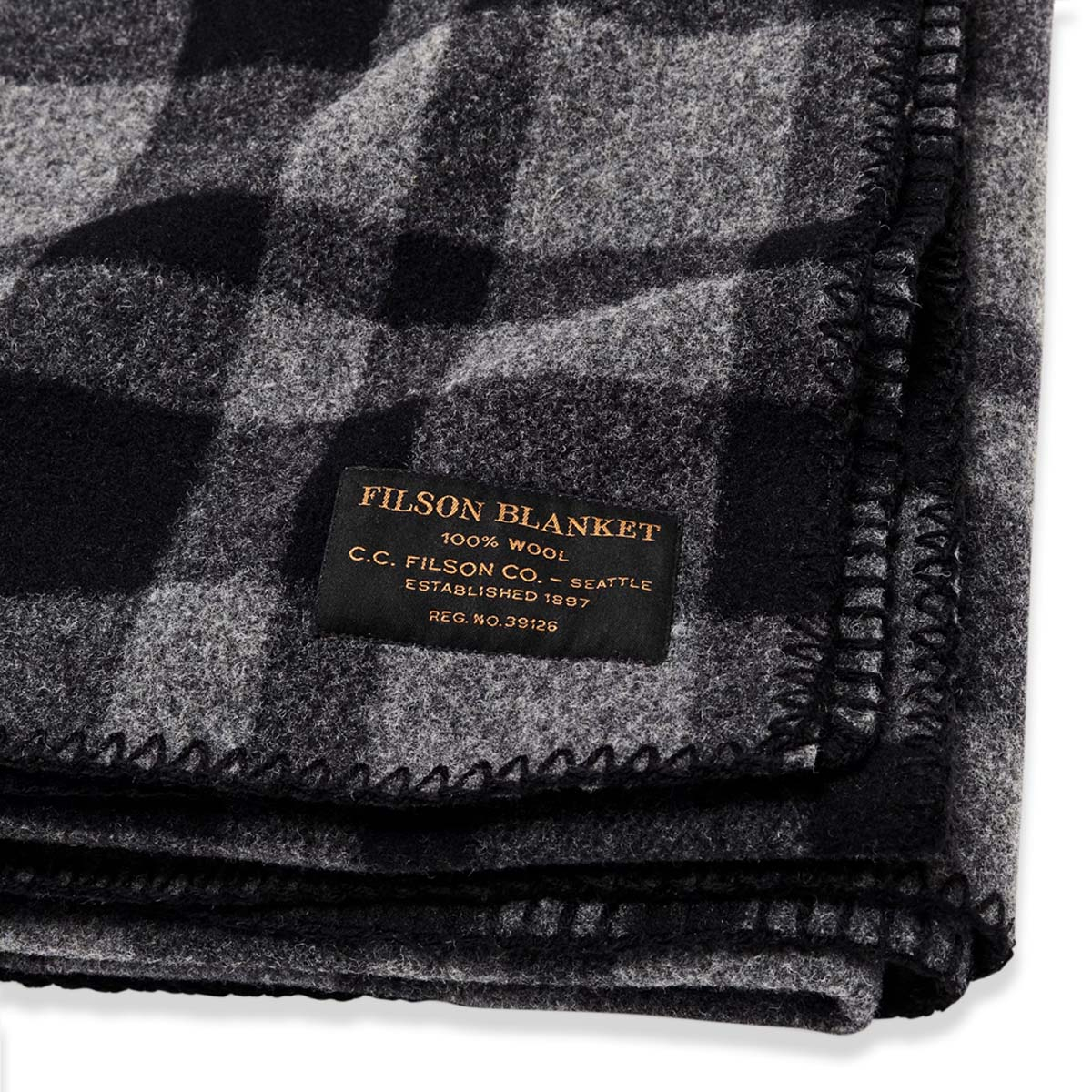 Filson Mackinaw Wool Blanket Charcoal Black, eine warme, natürlich wasserabweisende Schurwolldecke für den Innen- und Außenbereich