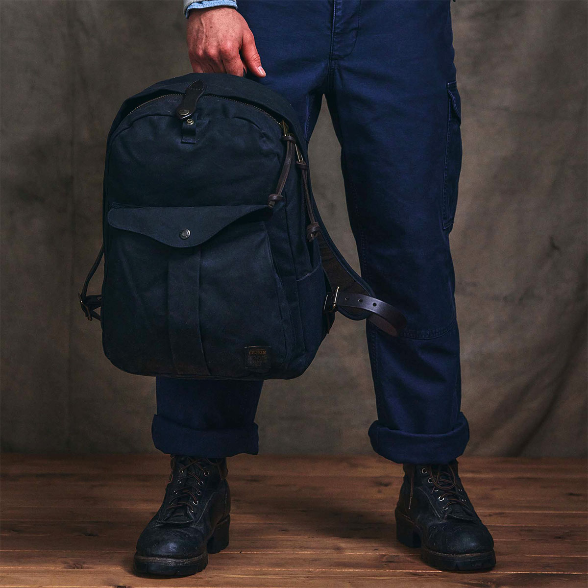 Filson Journeyman Backpack Navy, wasserdichter Rucksack, der jahrzehntelang und in jedem Klima einsetzbar ist