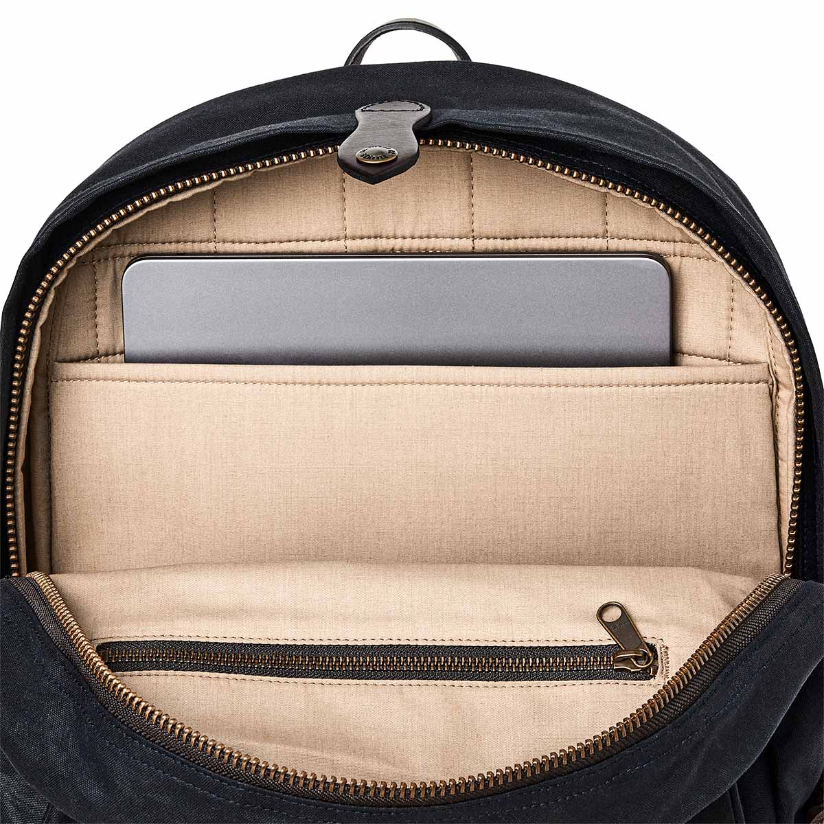 Filson Journeyman Backpack Navy, auch für den geschäftlichen Einsatz mit Laptop