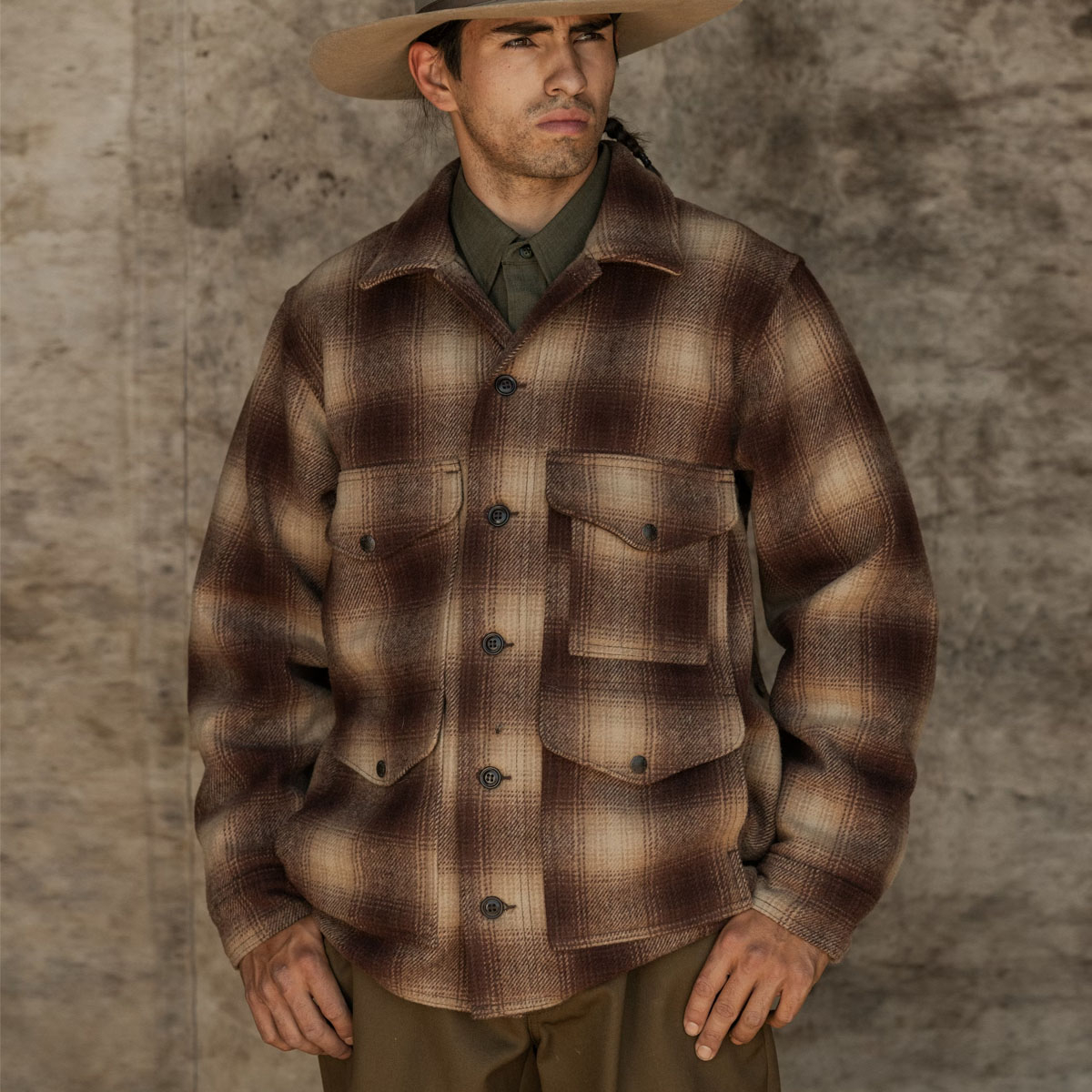 Filson Mackinaw Wool Cruiser Brown/Tan Ombre für Komfort, natürliche Wasserabweisung und isolierende Wärme bei jedem Wetter