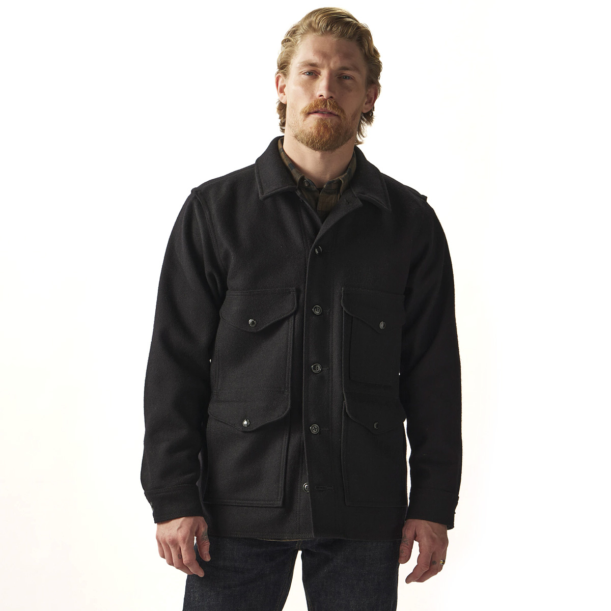 Filson Mackinaw Wool Cruiser Jacket Dark Navy, Am Modell für die Größe gestylt