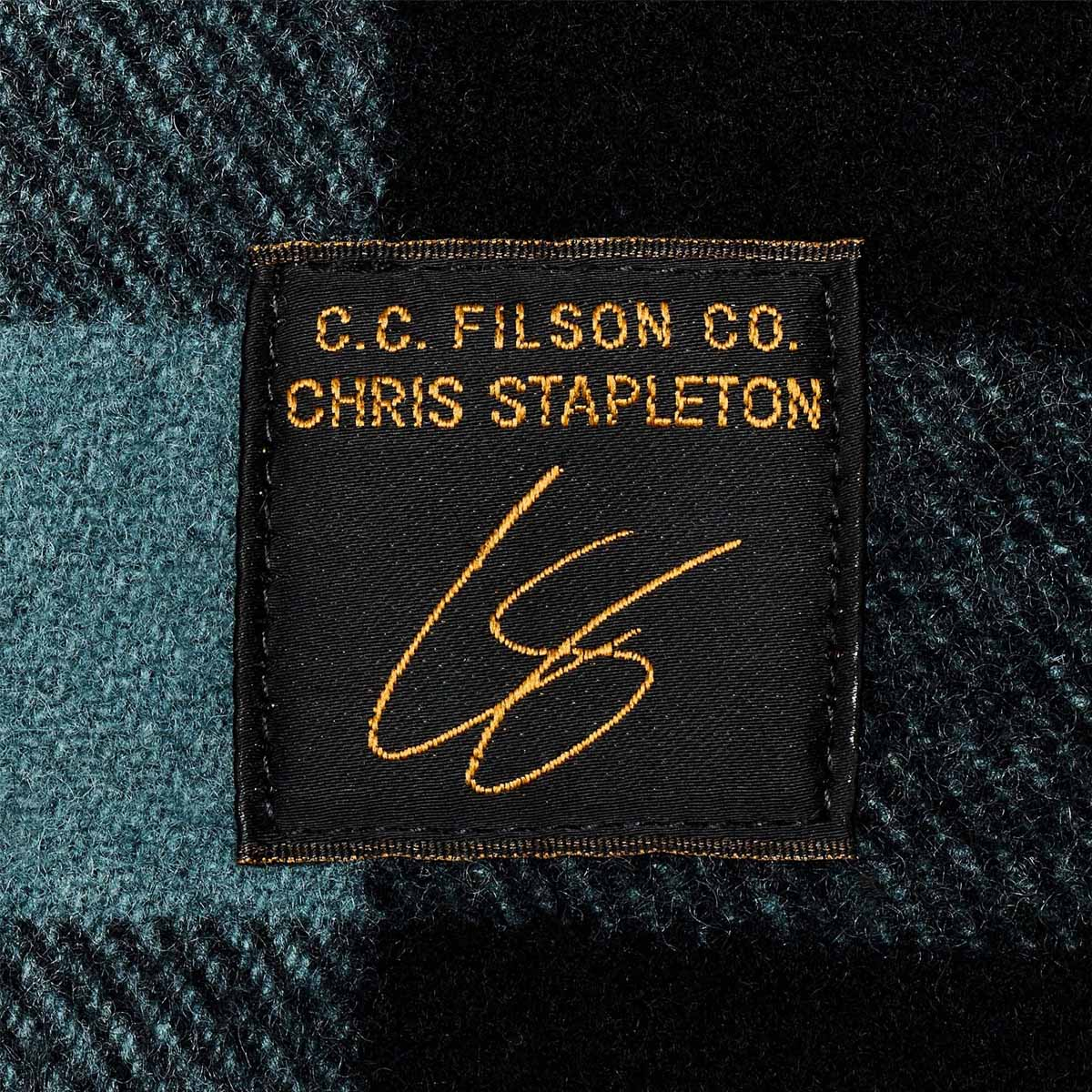 Filson Mackinaw Wool Cruiser Jacket Faded Blue/Black Heritage, Chris Stapletons Unterschrift auf dem Logo