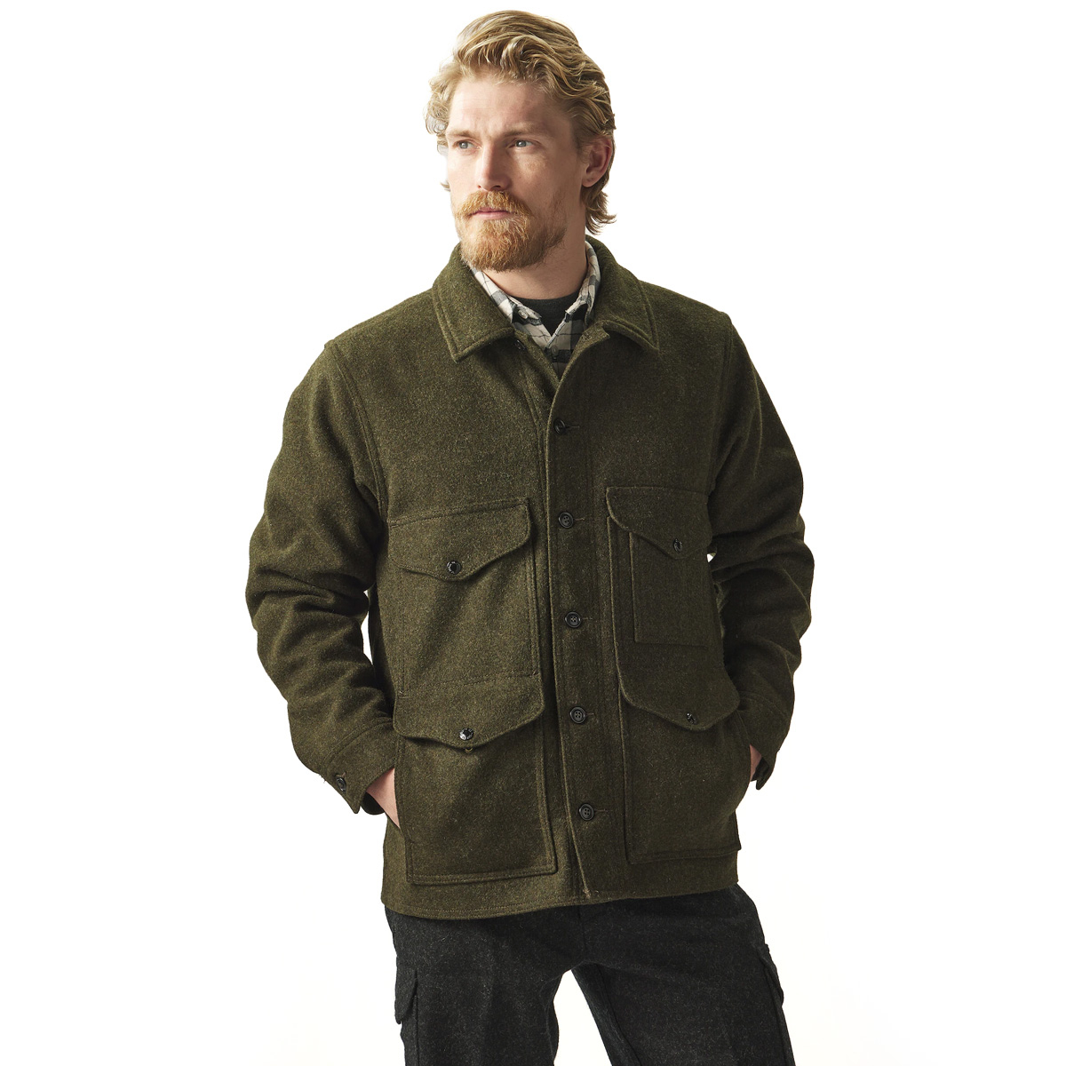 Filson Mackinaw Wool Cruiser Jacket Forest Green, Am Modell für die Größe gestylt