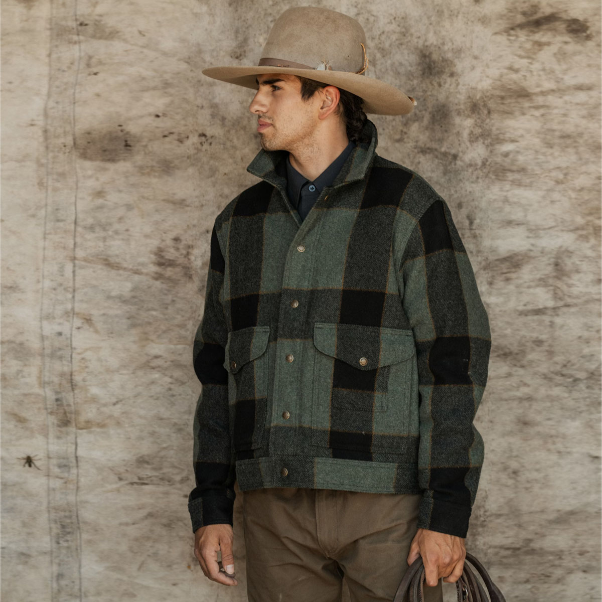 Filson Mackinaw Wool Work Jacket Graystone/Black Plaid, diese klassische Jacke ist ein echtes Werkzeug für jeden Outdoorer