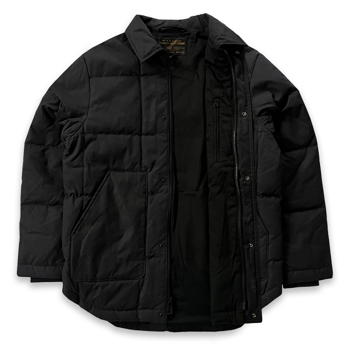 Filson Waxed Down Barn Coat Black Onyx, Zeitlose Langlebigkeit, Funktionalität und Wärme