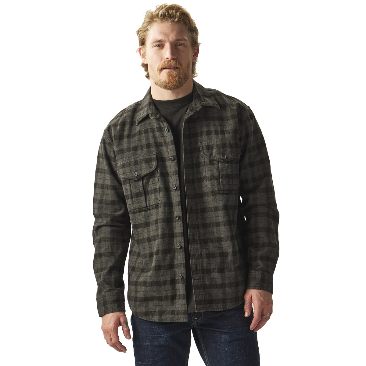 Filson Alaskan Guide Shirt Heather Gray/Black Plaid, Hergestellt aus 8-Unzen-Baumwollflanell, das für seine einzigartige Kombination aus Haltbarkeit, Weichheit und Wärme bekannt ist