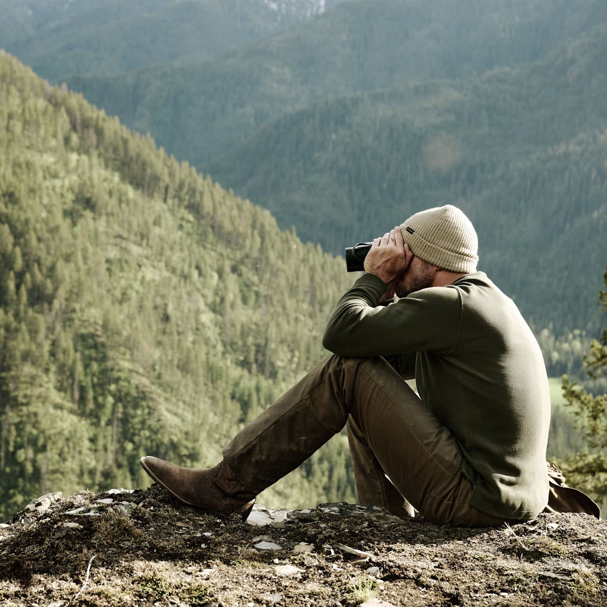 Filson Waffle Knit Henley Mossy Rock, ein idealer Baselayer für kalte Wetterbedingungen