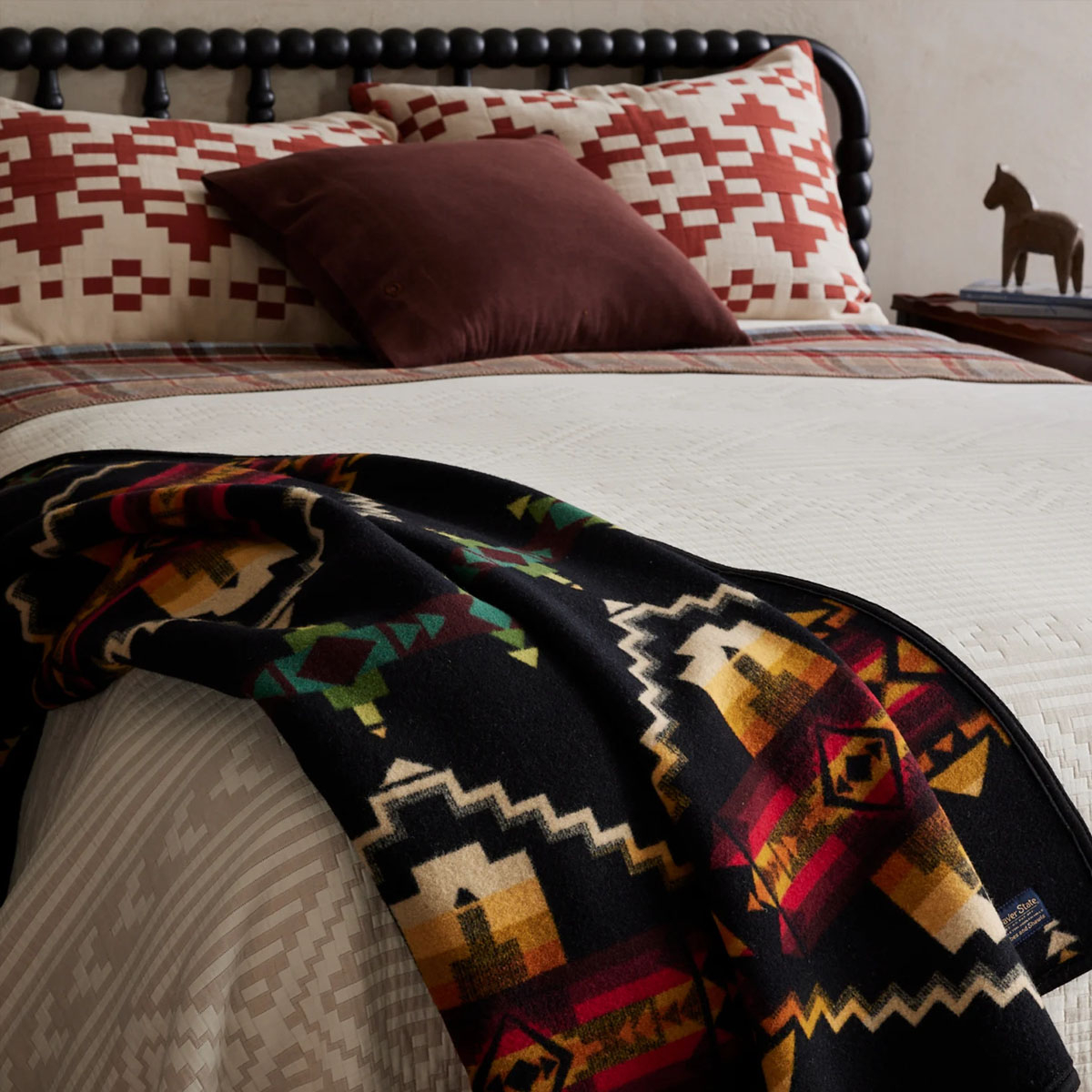 Pendleton Jacquard Napped Robe Four Corners, Decken, die sich perfekt für Picknicks, Camping oder zum Kuscheln im Haus eignen