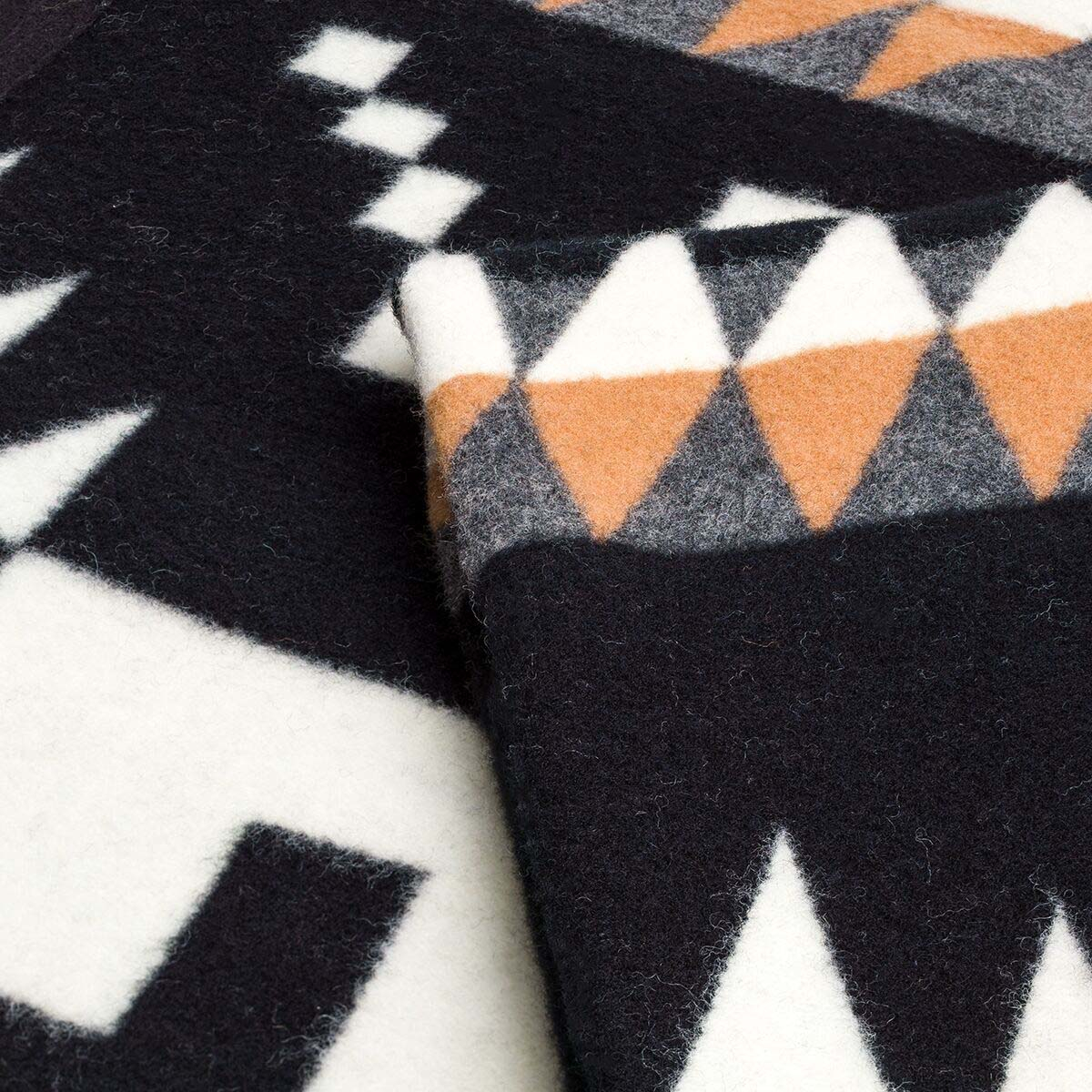 Pendleton Jacquard Napped Throw Blanket Spider Rock Black/White, Perfekte Decke für kühle Nächte