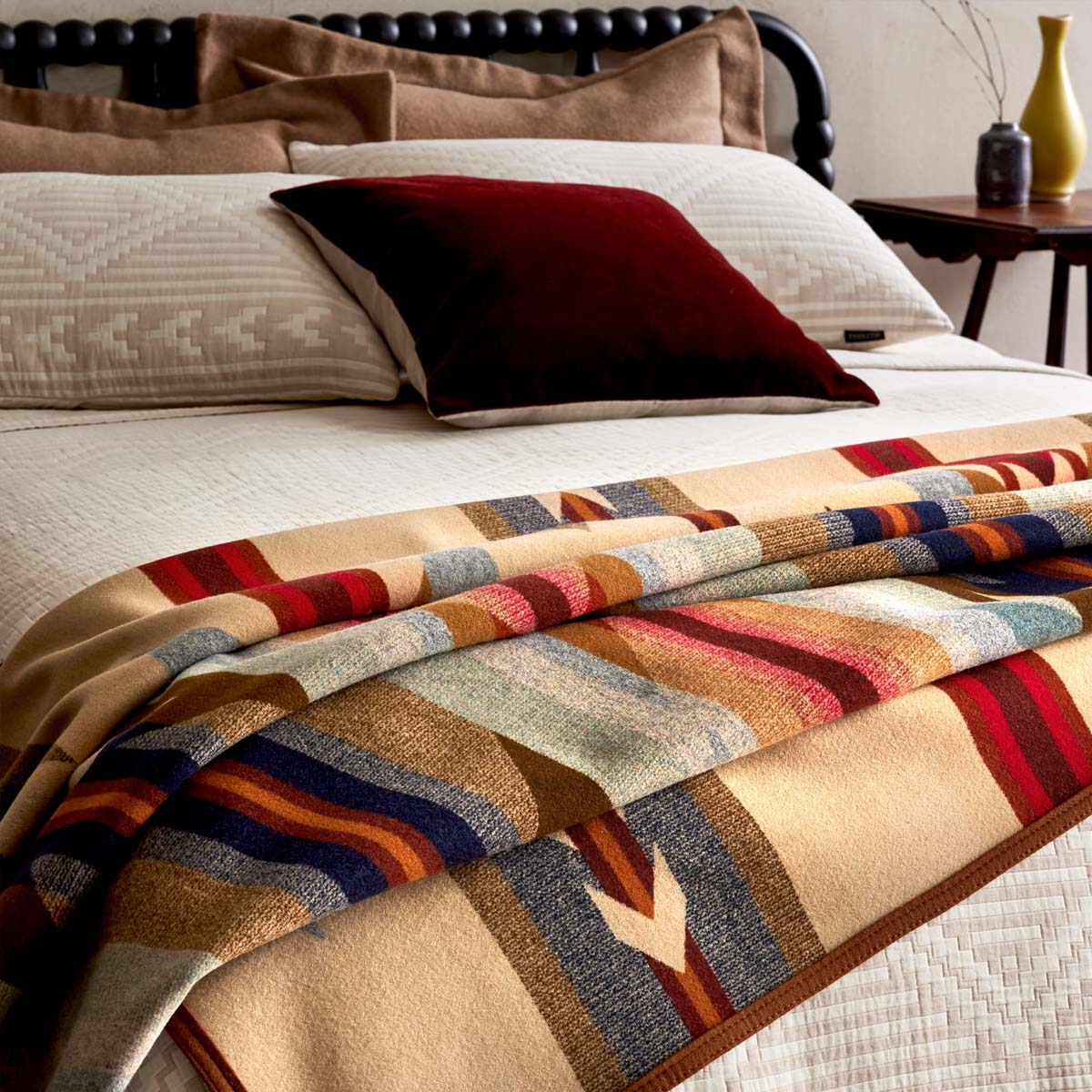 Pendleton Jacquard Unnapped Robe Wyeth Trail Beige, Decken, die sich perfekt für Picknicks, Camping oder zum Kuscheln im Haus eignen oder perfekt über ein Doppelbett passt