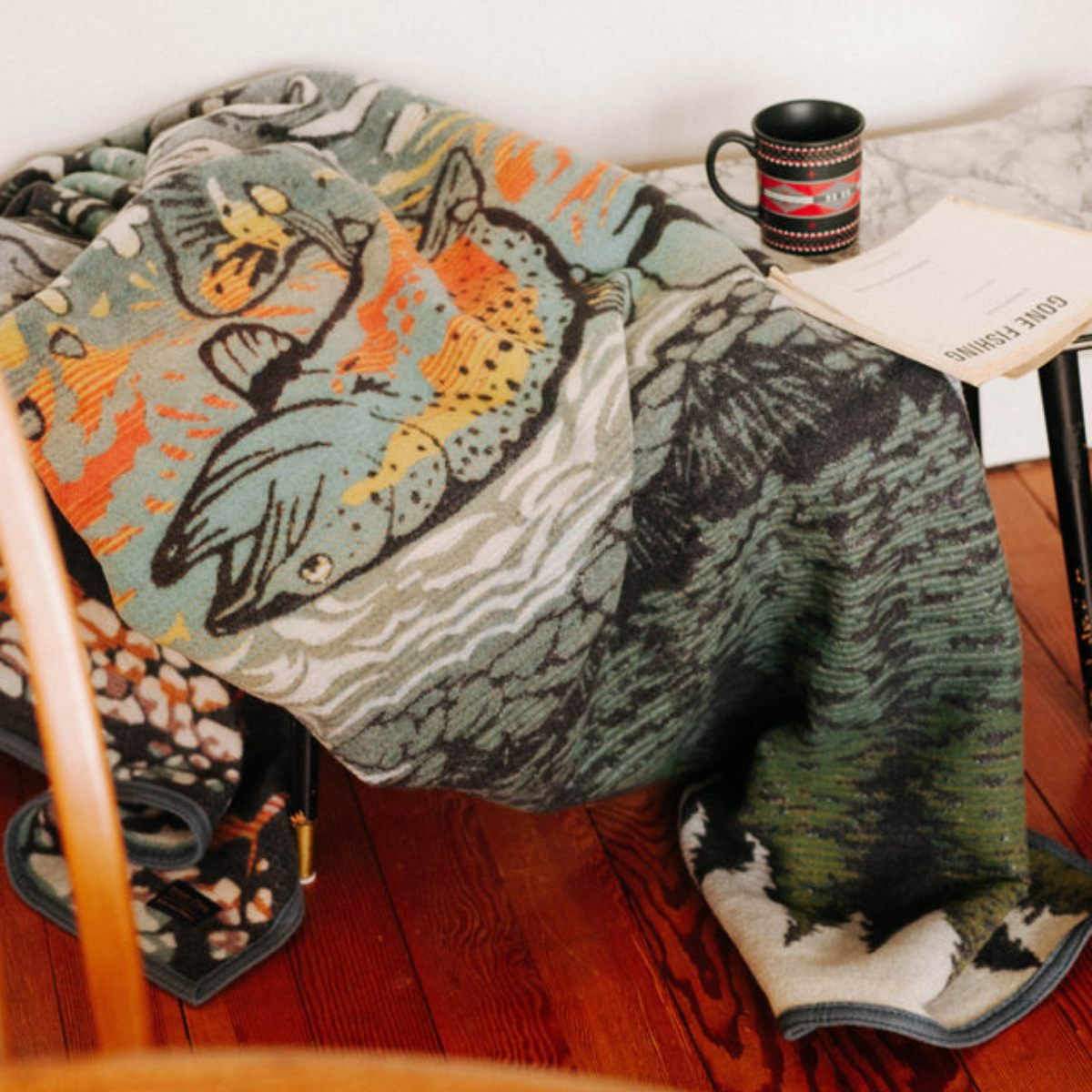 Pendleton Jacquard Napped Robe Salmon Falls, fit perfectly over a double bed, can be used for wall hangings or just for cuddling up on the sofa