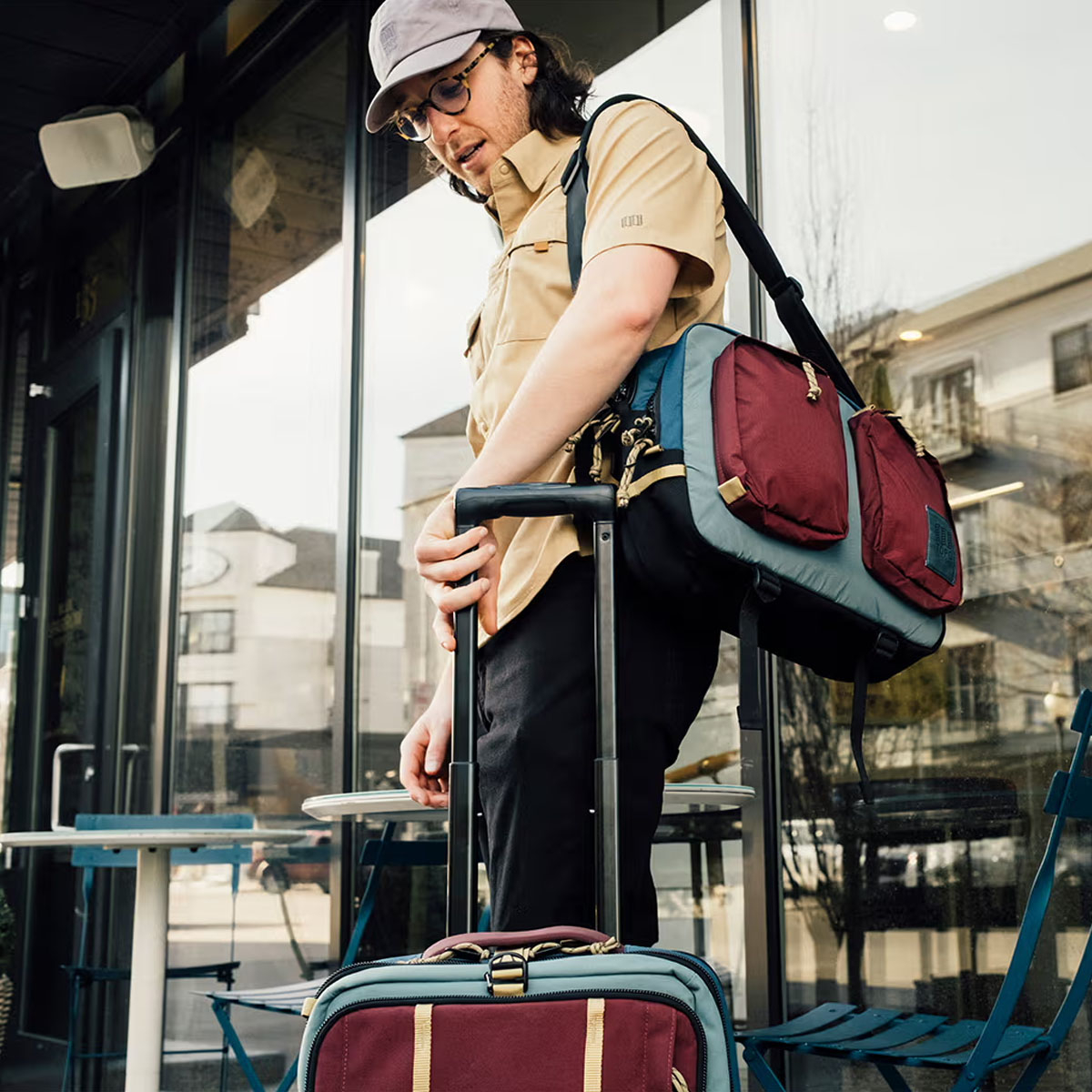 Topo Designs Global Briefcase Dark Denim/Burgundy, Die perfekte Tasche für den täglichen Gebrauch